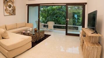 Romantic Villa | Living area | Flat-screen TV