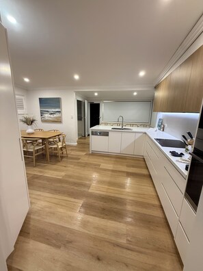 Fridge, microwave, oven, stovetop - Cozy House in Forresters Beach - modern interiors (Forresters Beach)