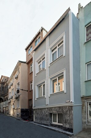 Front of property - Carvan Hotel (Istanbul)
