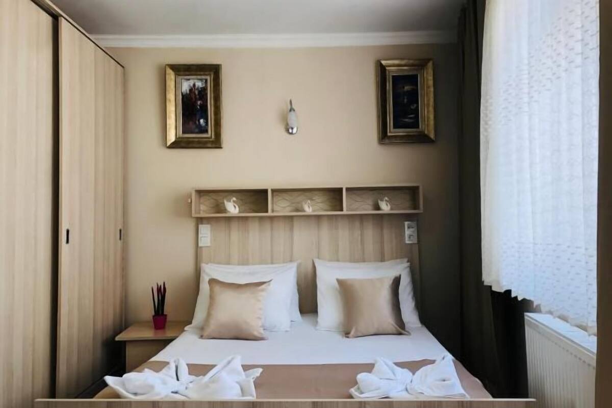 Minibar, soundproofing, iron/ironing board (on request), WiFi (free)
