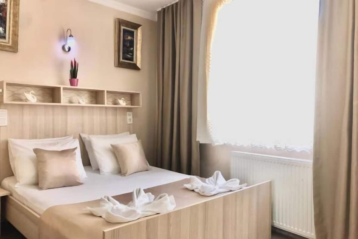 Minibar, soundproofing, iron/ironing board, free WiFi