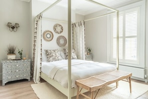 5 bedrooms, iron/ironing board, free WiFi, bed sheets