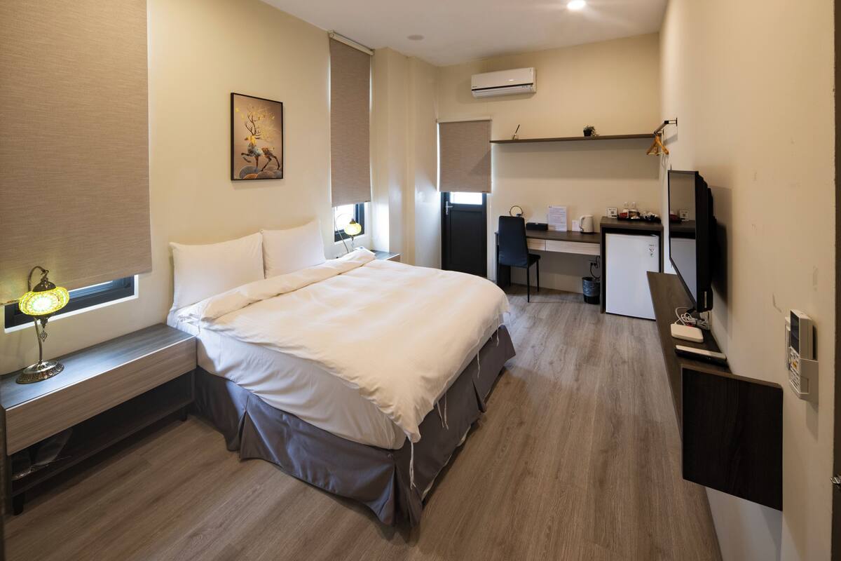 Comfort Double Room, Bathtub | Free WiFi, bed sheets