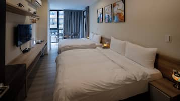 Superior Quadruple Room, Bathtub | Free WiFi, bed sheets