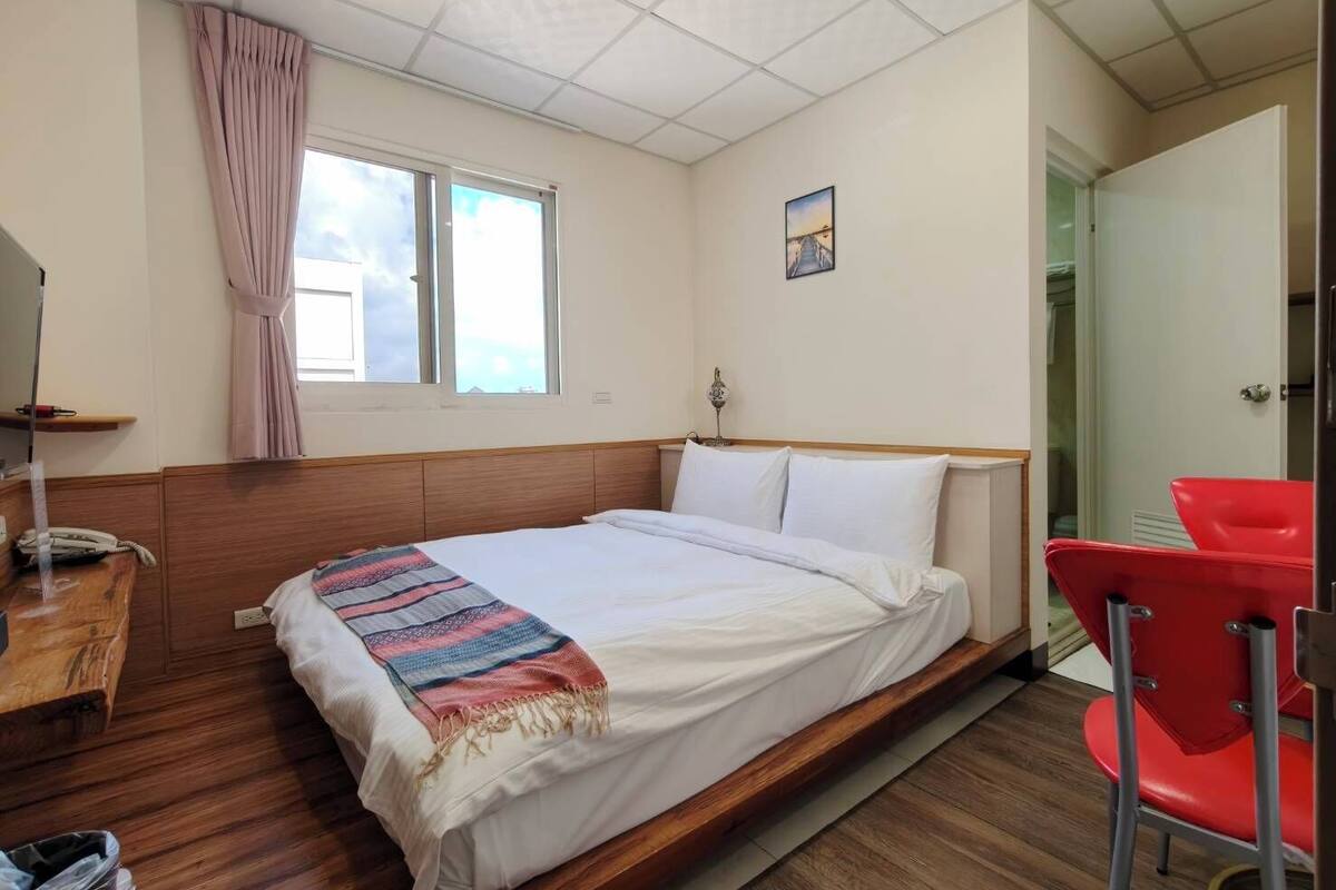Standard Double Room | Free WiFi, bed sheets