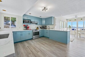 Fridge, microwave, oven, stovetop - @ Marbella Lane - Sunshine Seascape | Ocean View (Kaneohe)