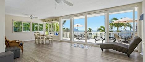 Télévision, jeux vidéo, espaces bureaux