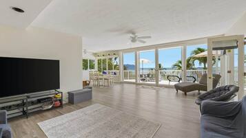 Televisión, videojuegos, oficina