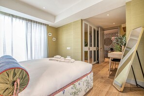 1 sovrum, skrivbord, strykjärn/strykbräda och wi-fi