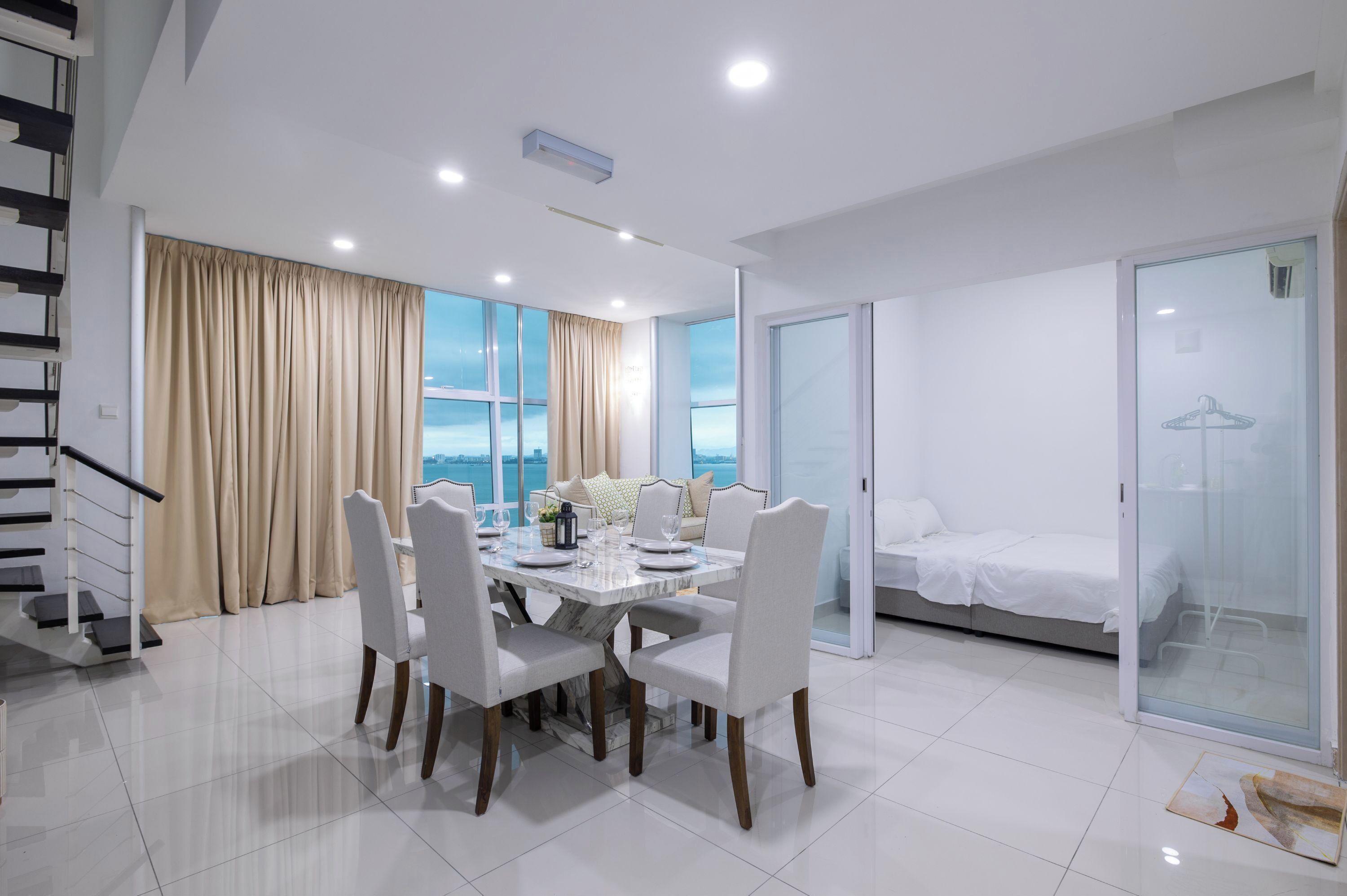 奢华公寓式客房 | 起居区 | 45-英寸智能电视（配备数码频道）、Netflix、流媒体服务