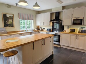 Private kitchen - Idyllic Country Cottage nr York (Bishop Wilton)