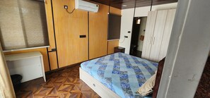 4 bedrooms, desk, travel crib, WiFi - Skyview Villa udaipur  (Udaipur)