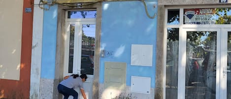 Room, 1 Bedroom | Property entrance