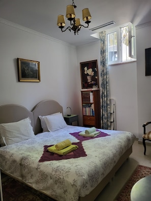 Room, 1 Bedroom | 1 bedroom - Room-sintra Lousa Twin Guest Room With P (Sintra)