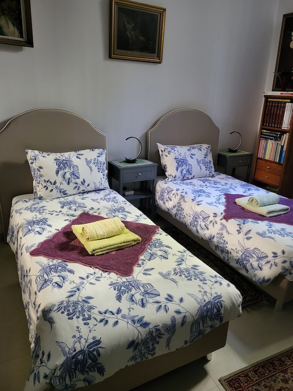 1 bedroom - Room-sintra Lousa Twin Guest Room With P (Sintra)
