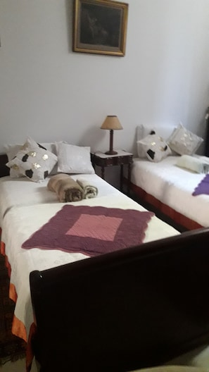 Room, 1 Bedroom | 1 bedroom - Room-sintra Lousa Twin Guest Room With P (Sintra)