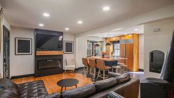 Smart TV, fireplace, ping pong