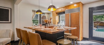 ꕥLuxꕥHeated* Pool/Hot Tub/Gamerooms/Firepit/Outdoor Shower/Bunks