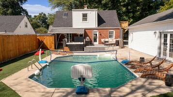 Een verwarmd zwembad