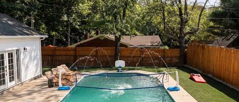 Een verwarmd zwembad