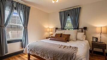 5 slaapkamers, een bureau, een strijkplank/strijkijzer, gratis wifi