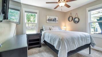 3 bedrooms, desk, iron/ironing board, free WiFi