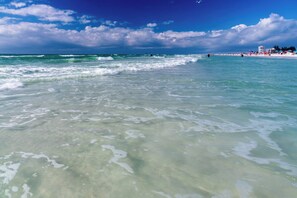 Sun loungers, beach towels - BEACH & Boat Ramp 2 Miles Away, Sarasota Memorial Hosp 2 Miles, Publix 1/2 Mile (Nokomis)