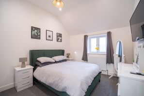 3 chambres, fer et planche à repasser, lit parapluie, Wi-Fi gratuit