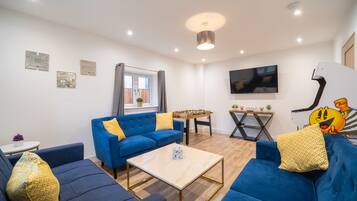 Smart TV, videojuegos y futbolito