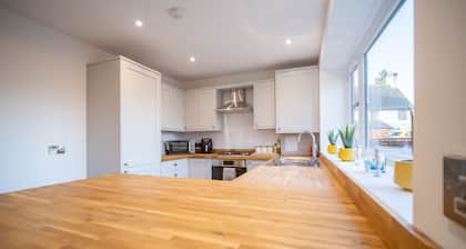 Barn Conversion - Commutable to lots of attractions, family & pet-friendly.