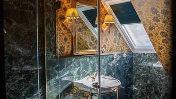 Hair dryer, heated floors, towels