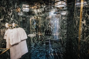 Mini Suite Estelle | Bad | Toalettartikler (inkludert), hårføner, oppvarmet badegulv og håndklær