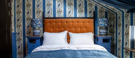 Petite Chambre | 1 bedroom, premium bedding, pillowtop beds, minibar