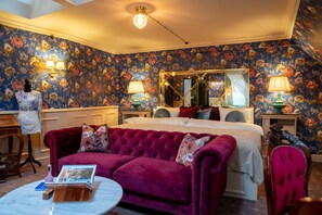 Grande chambre Estelle | 高級寢具、舒適加層、迷你吧、獨特裝潢