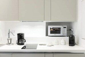 Mikrowelle, Herdplatte, Geschirrspüler