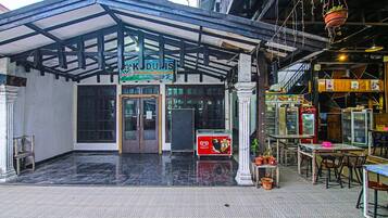 Mặt tiền nơi lưu trú