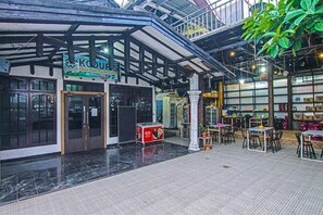 Front of property - OYO 91730 De' Mande Homestay Syariah (Padang)