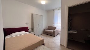 Luxe beddengoed, donsdekens, een bureau, gratis wifi