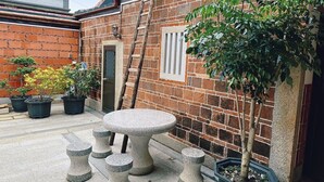 Terrace/patio - Time Hostel Gucuo No.1 (Jinning)