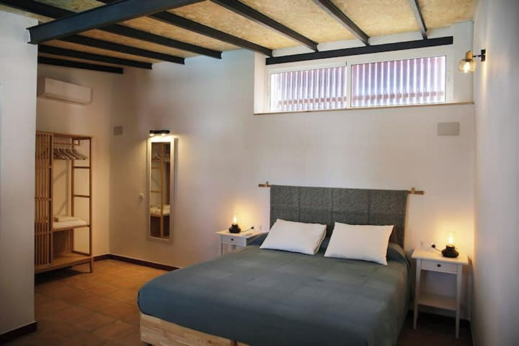 3 slaapkamers, een strijkplank/strijkijzer, gratis wifi, beddengoed