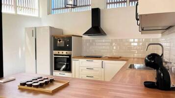 Micro-ondes, four, plaque de cuisson, lave-vaisselle