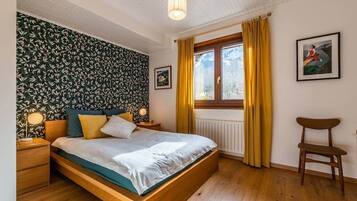 2 Schlafzimmer, Zimmersafe, Schreibtisch, Bügeleisen/Bügelbrett