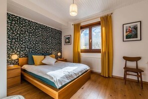 2 slaapkamers, een kluis op de kamer, een bureau