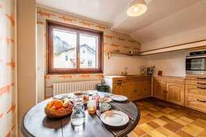 Fridge, microwave, oven, stovetop - Onlymyflats - Into the Woods (Thollon-les-Mémises)