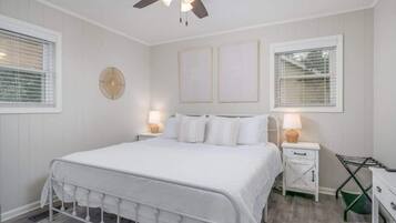 4 bedrooms, desk, iron/ironing board, WiFi