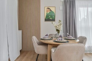 Dining - Gwiaździsta 18 | Charming Apartment | Desk (Wroclaw)