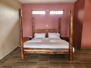 1 habitación, escritorio y ropa de cama 