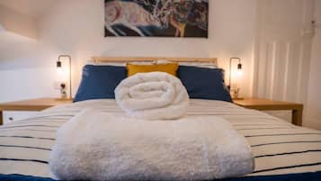 4 habitaciones, escritorio, tabla de planchar con plancha y wifi