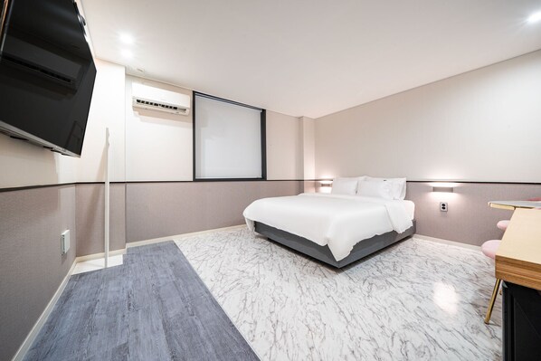 Deluxe Double Room | Desk, laptop workspace, free WiFi, bed sheets - NO.25 Hotel (Gwangju)