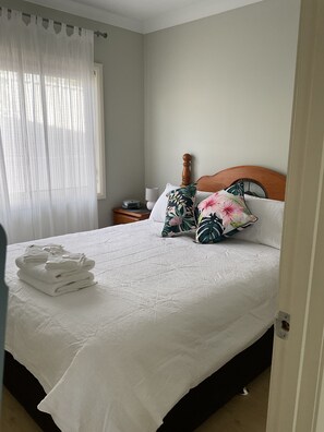 3 bedrooms, iron/ironing board, free WiFi